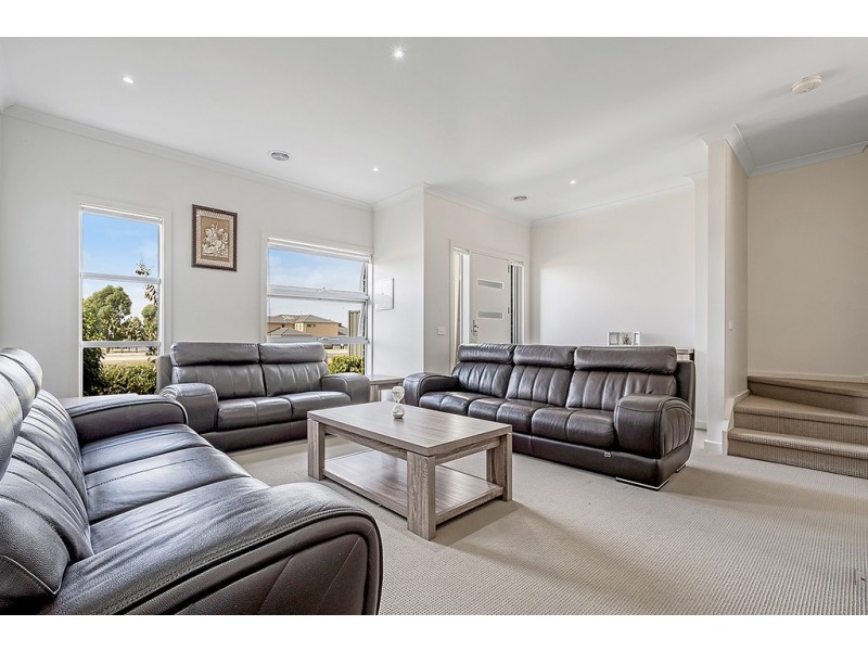 3/33 Kirkstead Grove, Craigieburn VIC 3064