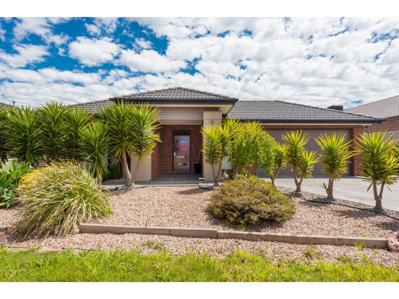 28 Pymble Gardens, Craigieburn VIC 3064