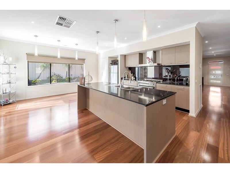 28 Pymble Gardens, Craigieburn VIC 3064