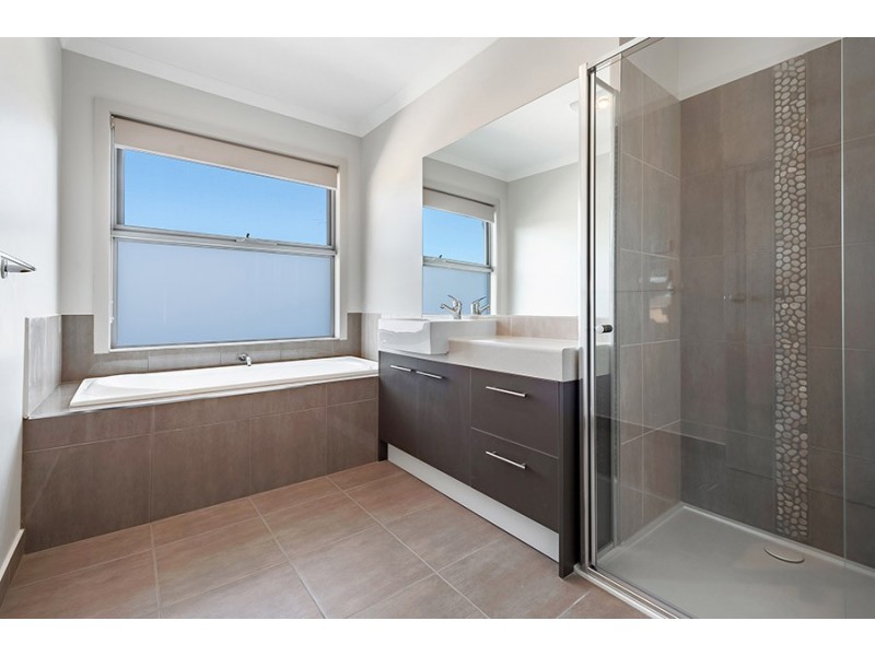 1/11 Lubeck Court, Meadow Heights VIC 3048
