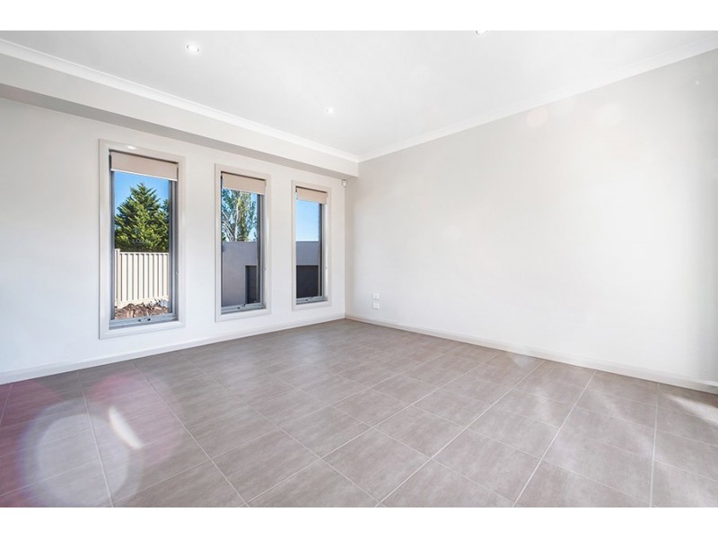 1/11 Lubeck Court, Meadow Heights VIC 3048