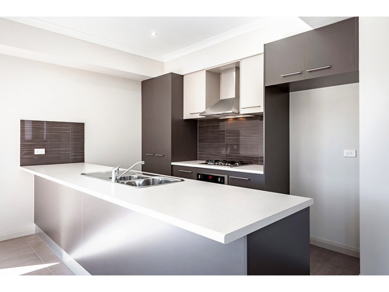 2/11 Lubeck Court, Meadow Heights VIC 3048