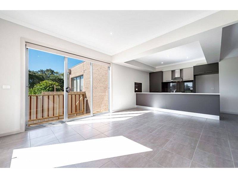 2/11 Lubeck Court, Meadow Heights VIC 3048