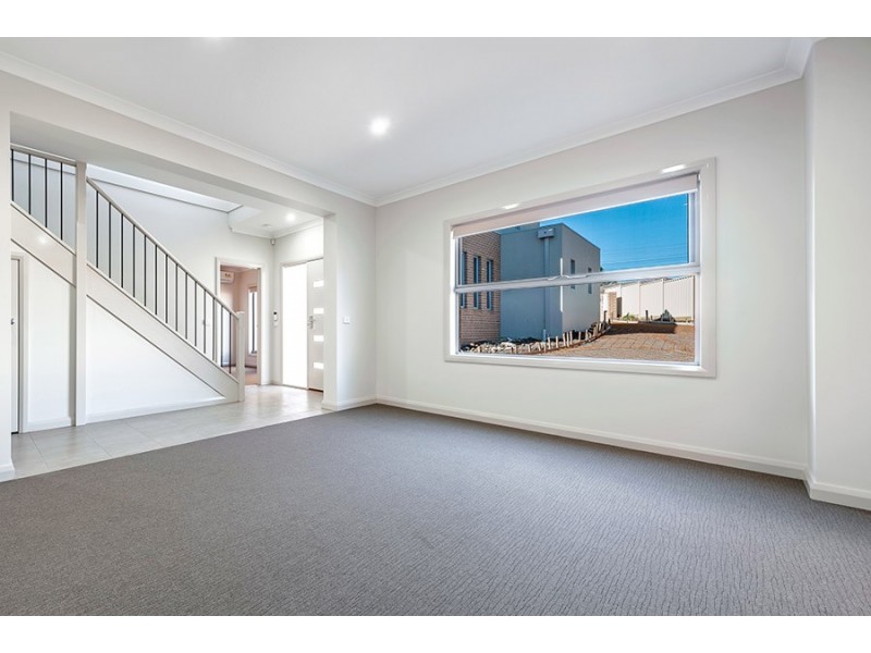 2/11 Lubeck Court, Meadow Heights VIC 3048