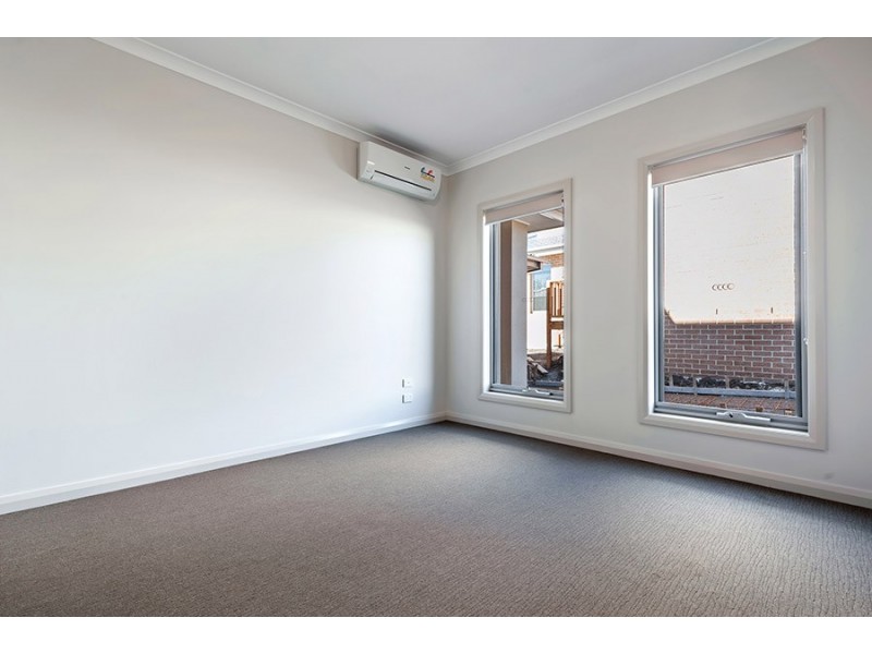 2/11 Lubeck Court, Meadow Heights VIC 3048