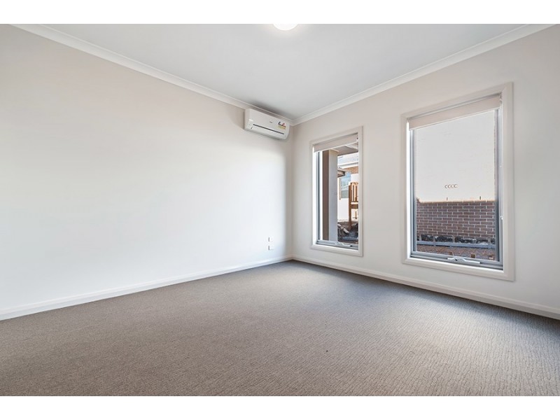 2/11 Lubeck Court, Meadow Heights VIC 3048