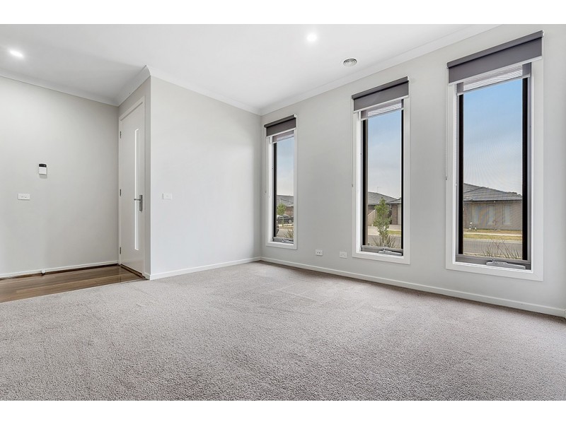 55 Primrose Crescent, Mickleham VIC 3064