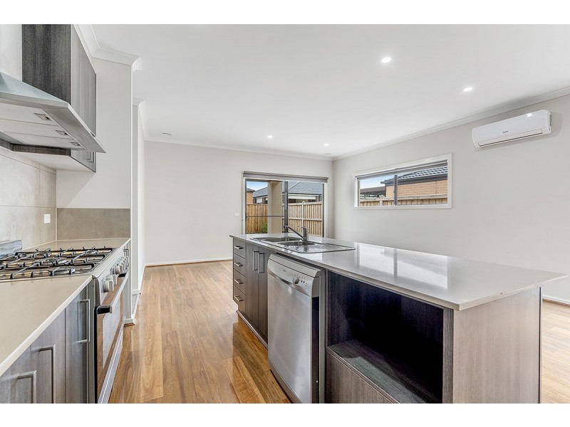 55 Primrose Crescent, Mickleham VIC 3064