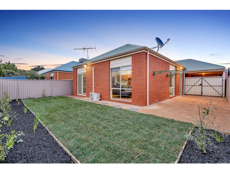 16 Goulburn Way, Craigieburn VIC 3064