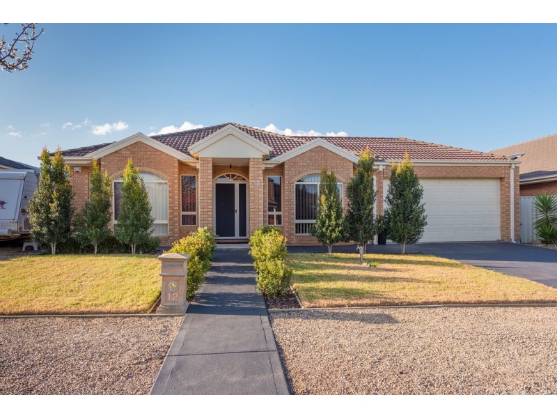 12 Pine Valley Rise, Craigieburn VIC 3064