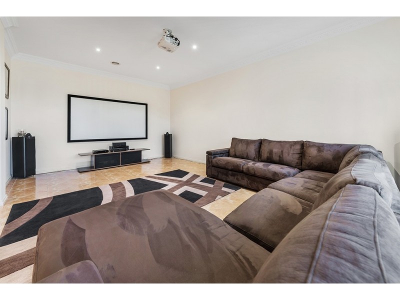 12 Pine Valley Rise, Craigieburn VIC 3064