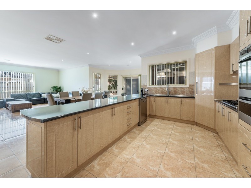 12 Pine Valley Rise, Craigieburn VIC 3064