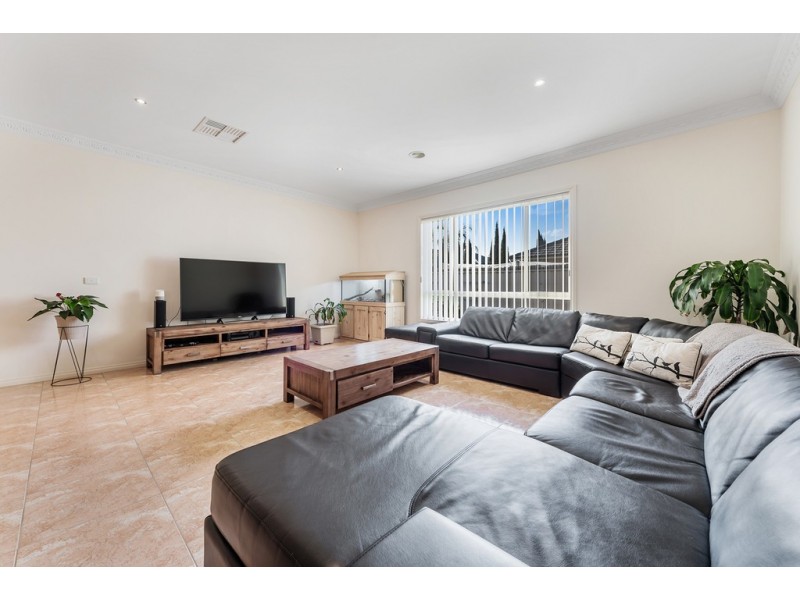 12 Pine Valley Rise, Craigieburn VIC 3064