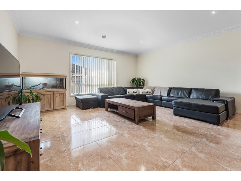 12 Pine Valley Rise, Craigieburn VIC 3064