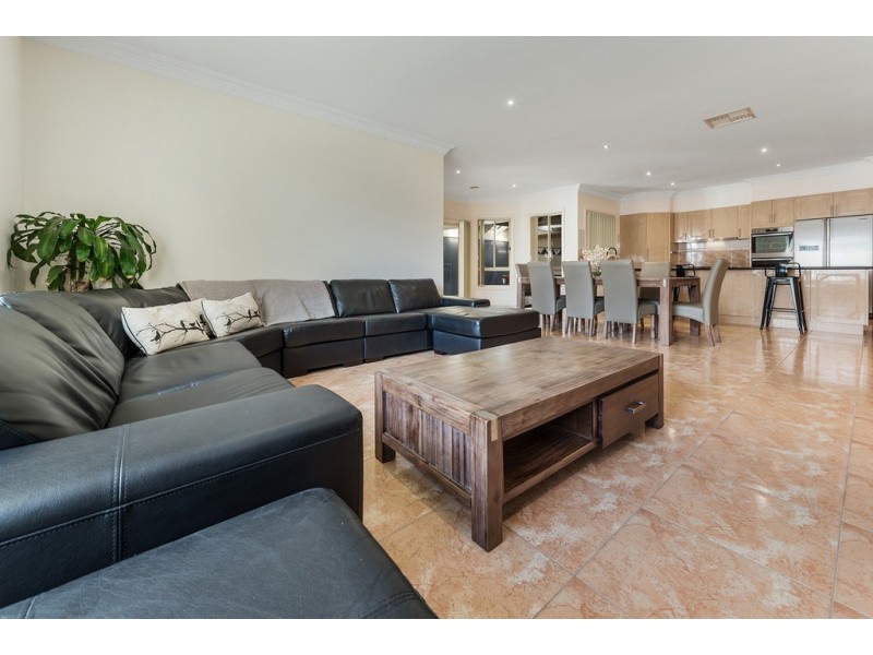 12 Pine Valley Rise, Craigieburn VIC 3064