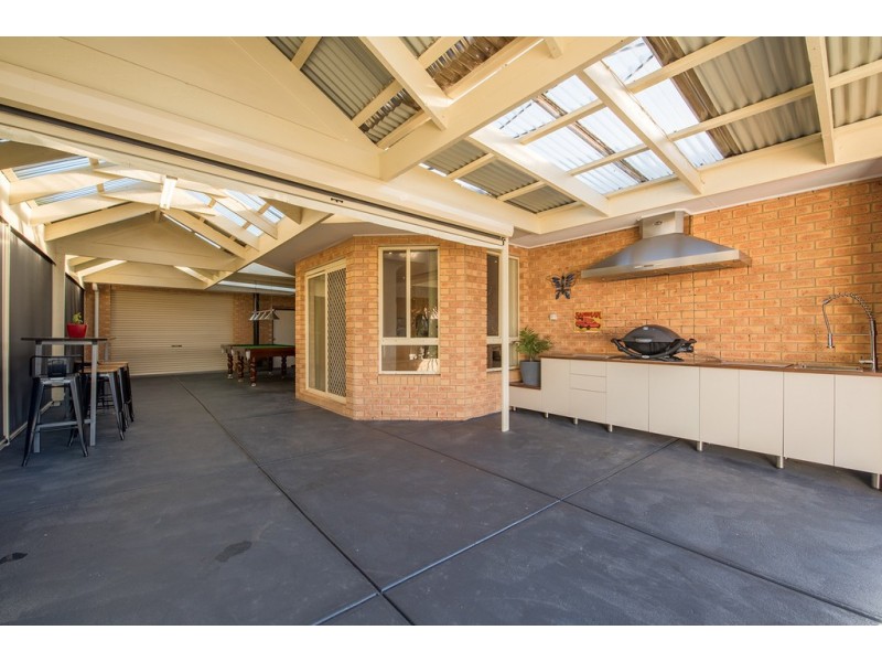 12 Pine Valley Rise, Craigieburn VIC 3064