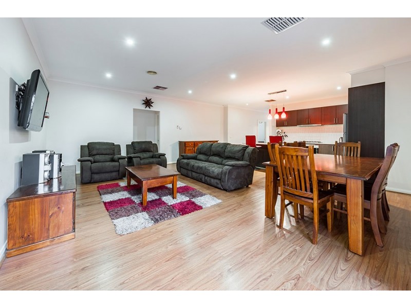 24 Fairhaven Blvd, Craigieburn VIC 3064