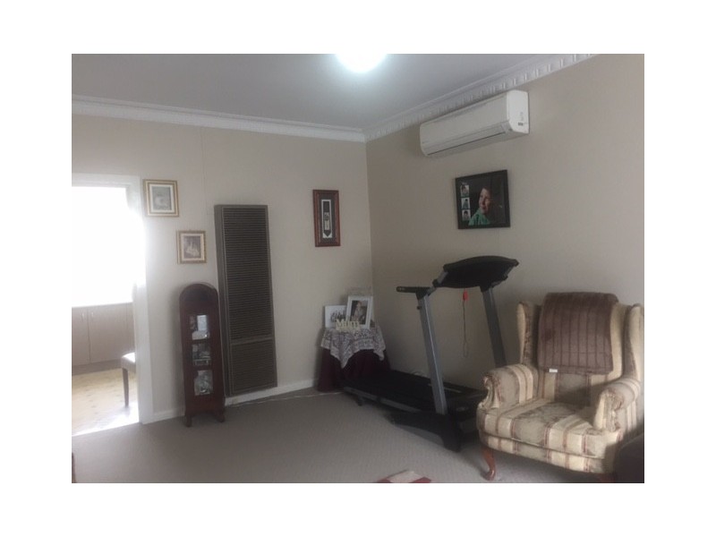 77 Isla Avenue, Glenroy VIC 3046