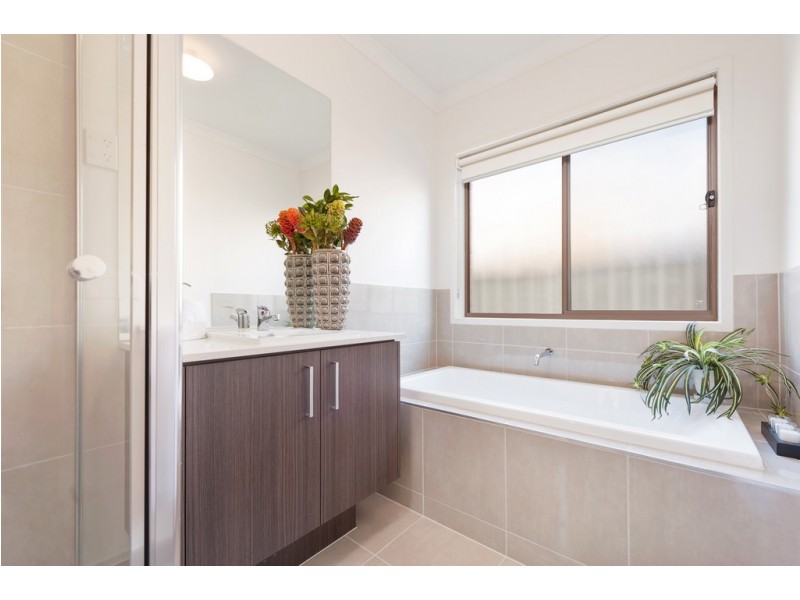 51 Peppertree Parade, Craigieburn VIC 3064