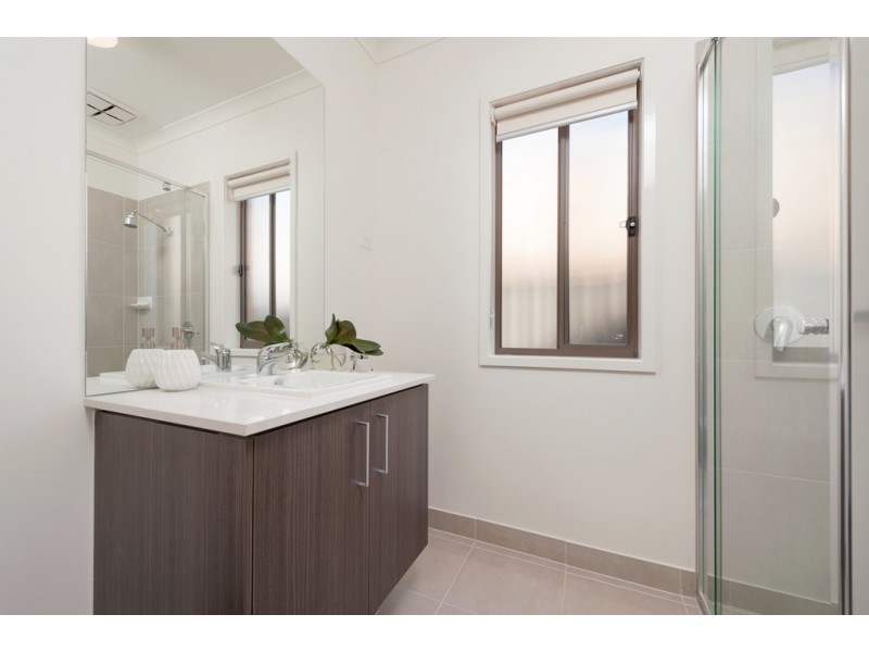 51 Peppertree Parade, Craigieburn VIC 3064