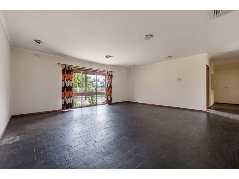 45 Parklands Crescent, Mickleham VIC 3064