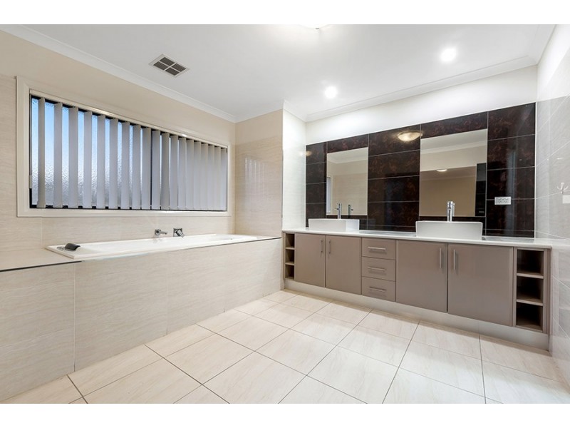 11 Northumberland Circuit, Craigieburn VIC 3064