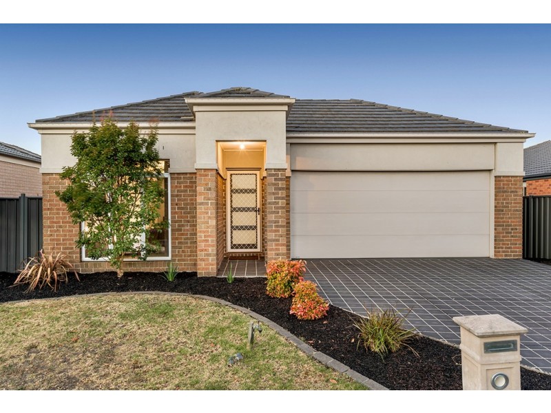 61 Mareeba Way, Craigieburn VIC 3064