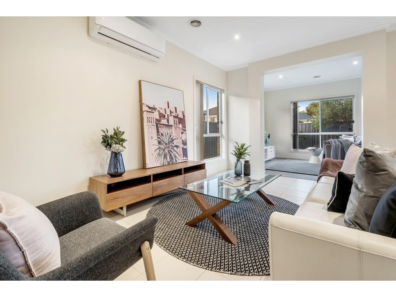 61 Mareeba Way, Craigieburn VIC 3064