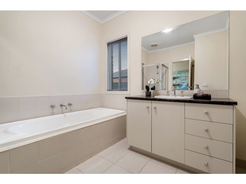 61 Mareeba Way, Craigieburn VIC 3064