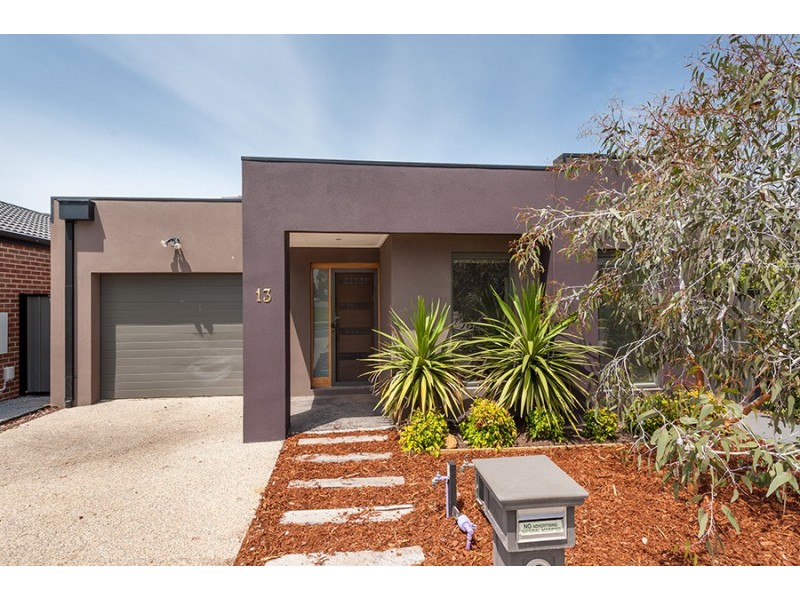 13 Moor Park Drive, Craigieburn VIC 3064