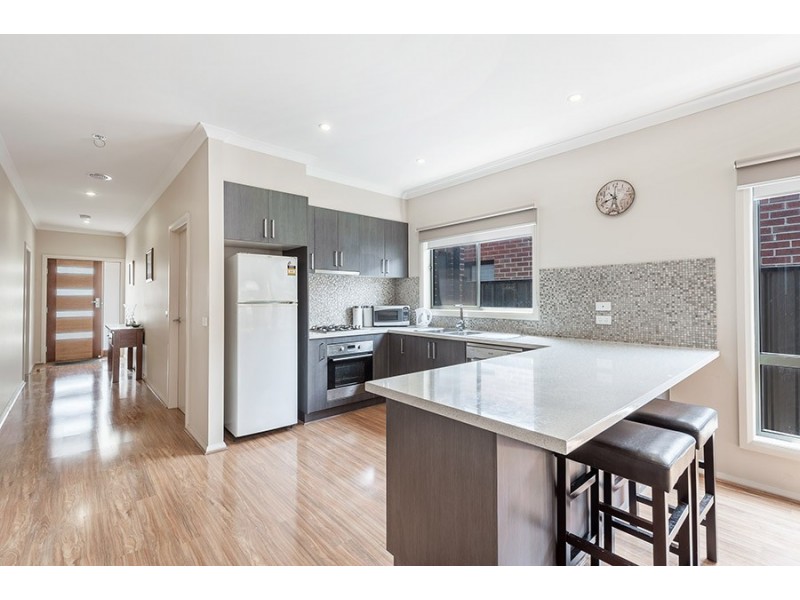 13 Moor Park Drive, Craigieburn VIC 3064