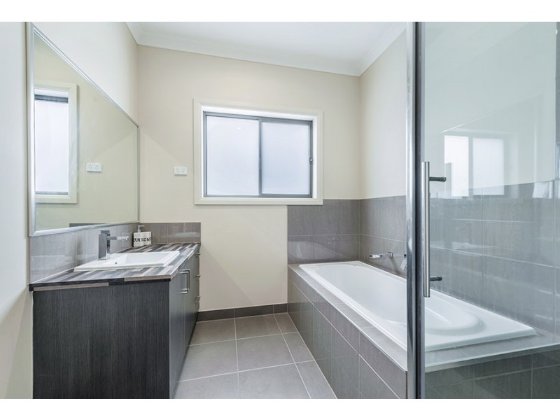 13 Moor Park Drive, Craigieburn VIC 3064