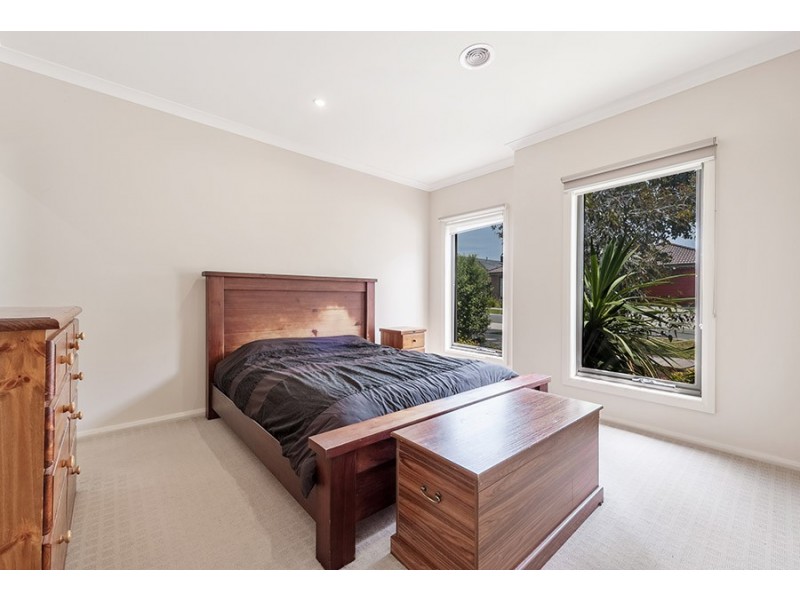 13 Moor Park Drive, Craigieburn VIC 3064