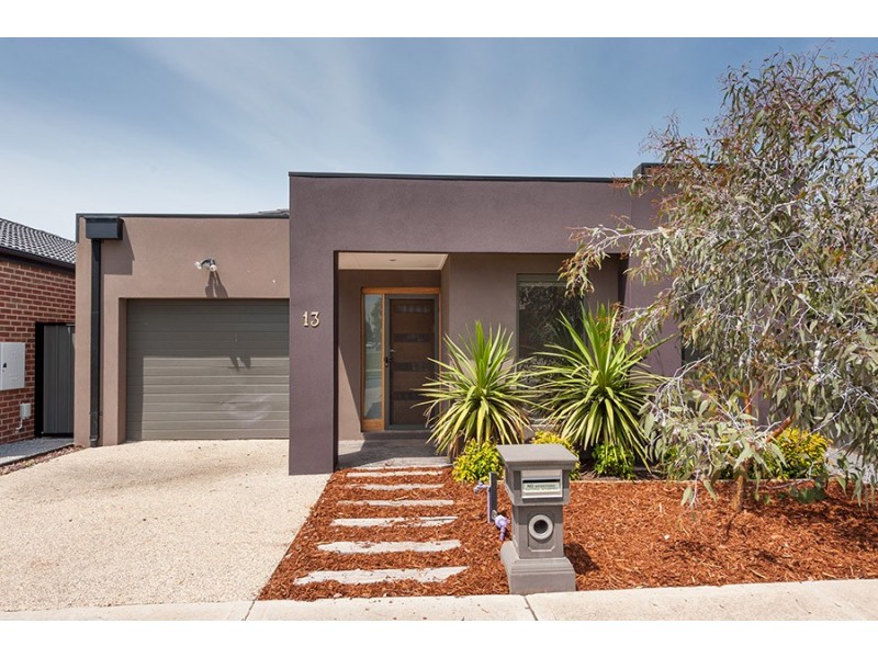 13 Moor Park Drive, Craigieburn VIC 3064