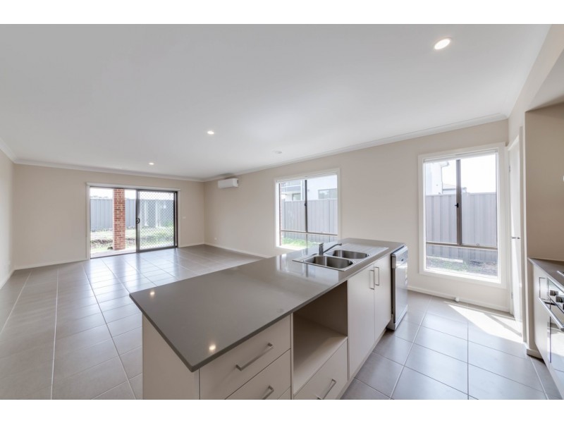 109 Frontier Avenue, Greenvale VIC 3059