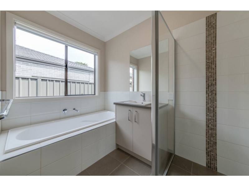 109 Frontier Avenue, Greenvale VIC 3059