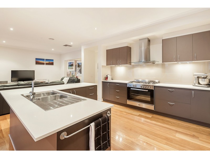 98 Golf View Drive, Craigieburn VIC 3064