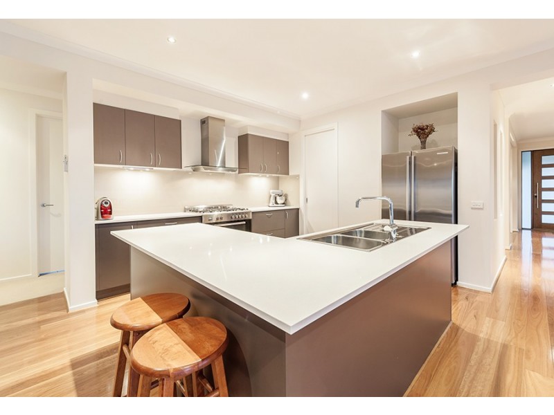 98 Golf View Drive, Craigieburn VIC 3064