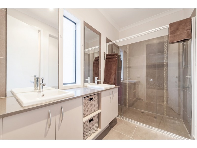 98 Golf View Drive, Craigieburn VIC 3064