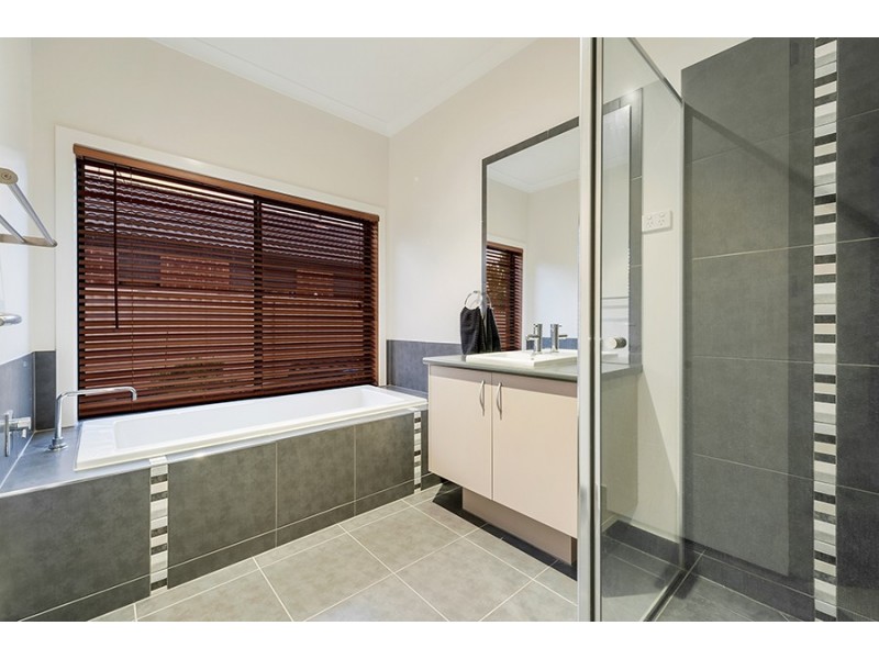 98 Golf View Drive, Craigieburn VIC 3064