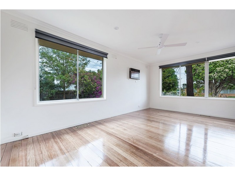 39 Katrina Drive, Gladstone Park VIC 3043