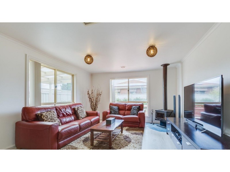 8 Birch Court, Craigieburn VIC 3064