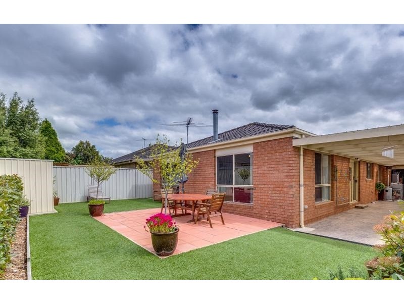 8 Birch Court, Craigieburn VIC 3064