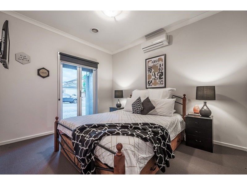 11 Royal Terrace, Craigieburn VIC 3064