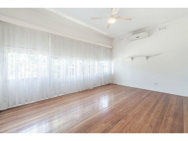 10 Esther Court, Fawkner VIC 3060