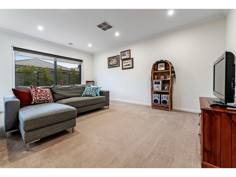 9 Riverway View, Craigieburn VIC 3064