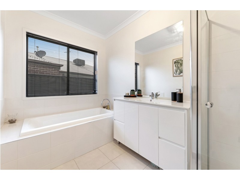 9 Riverway View, Craigieburn VIC 3064