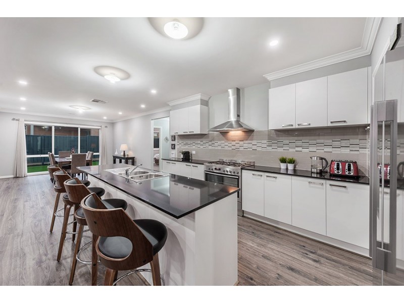 6 Vivid Way, Craigieburn VIC 3064