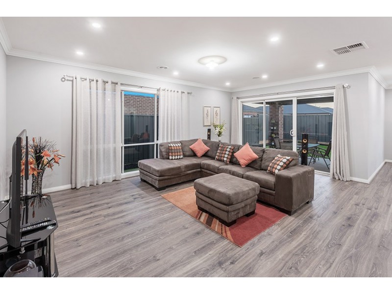 6 Vivid Way, Craigieburn VIC 3064