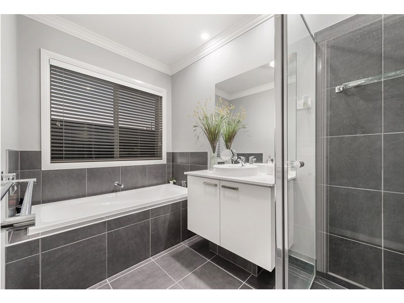 6 Vivid Way, Craigieburn VIC 3064